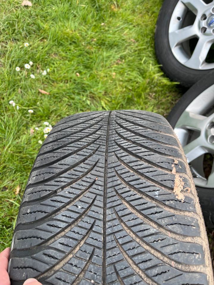 Volvo XC Alufelgen 17“ mit Goodyear reifen in Altshausen