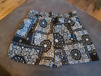 kurze Hose / Shorts Größe 36 schwarz/silber Brandenburg - Wusterhausen Vorschau