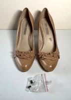 Pumps Buffalo Gr. 39 dunkelbeige Neu Hessen - Wöllstadt Vorschau