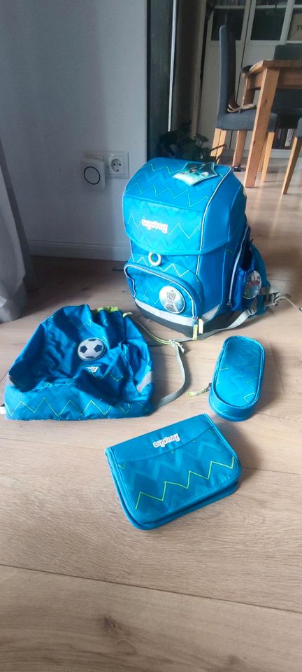 Ergobag Schulranzen/ Schulrucksack blau Fußball guter Zustand in Schulzendorf bei Eichwalde