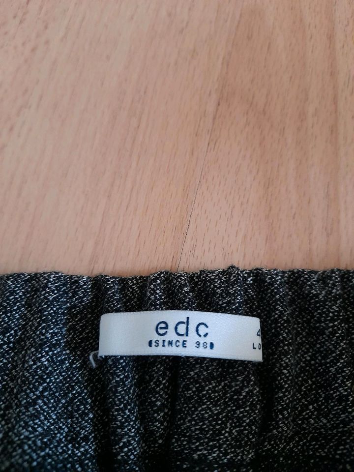 EDC Esprit Jogpants schwarz/weiß gemustert Größe 40 Long in Lippstadt