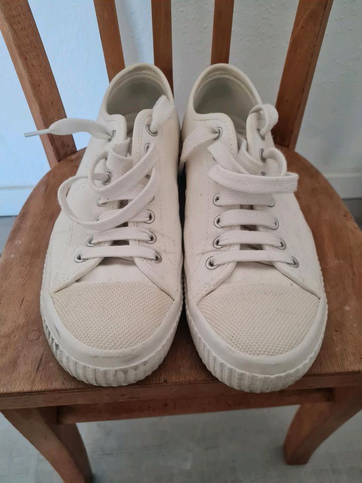 Weiße Sneaker von Fred Perry in Saarwellingen