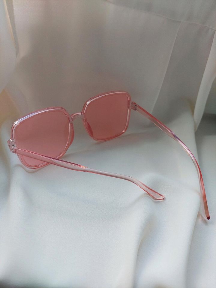 Sonnenbrille Groß Rosa Y2k neu Trend 2024 in Mülheim (Ruhr)