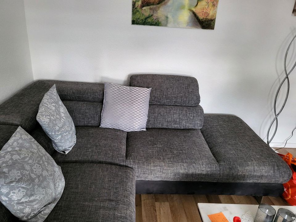 Wohnzimmercouch schwarz/grau/weiß in Braunschweig