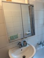 Badezimmerschrank mit 3 Einlegeböden Badschrank Berlin - Rudow Vorschau