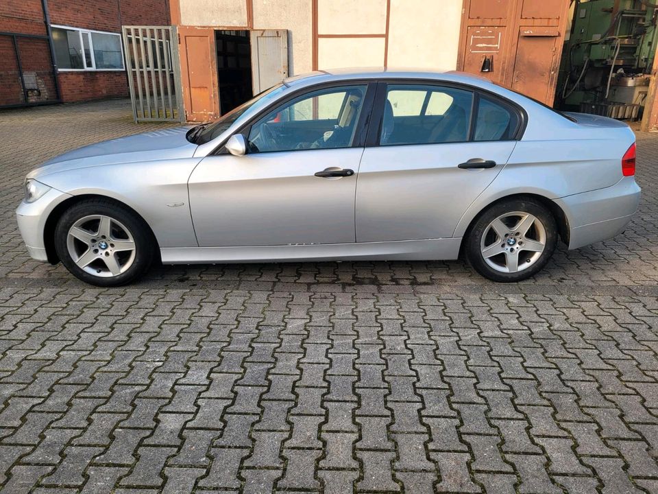 Bmw 318i limousine in Moers