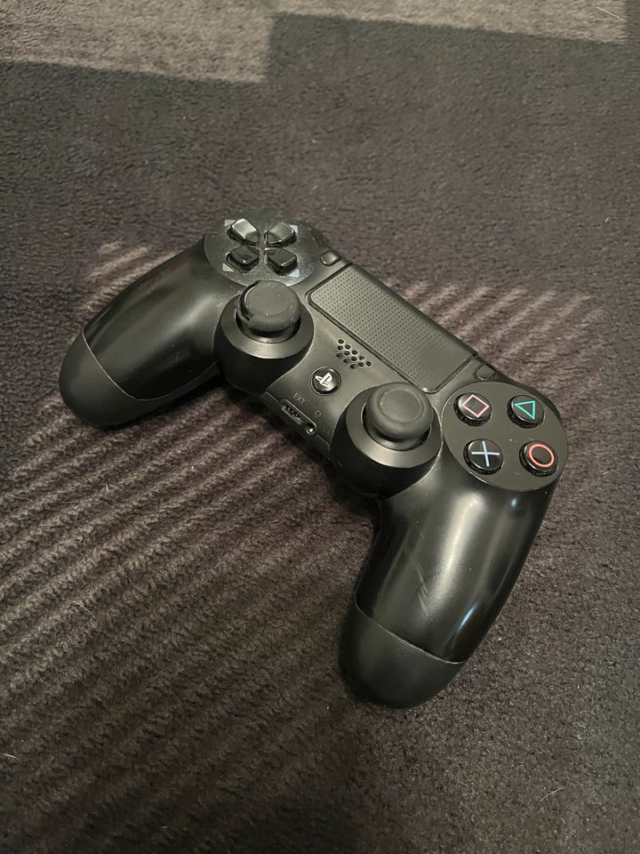PlayStation 4 (500GB) + Controller + 8 Spiele + Zubehör in Aachen