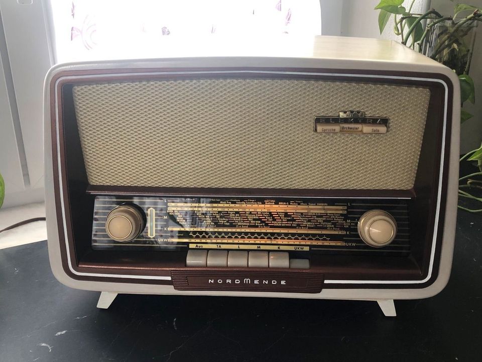 Röhrenradio Nordmende Elektra U13 Vintage aber Modern Top in Hengersberg