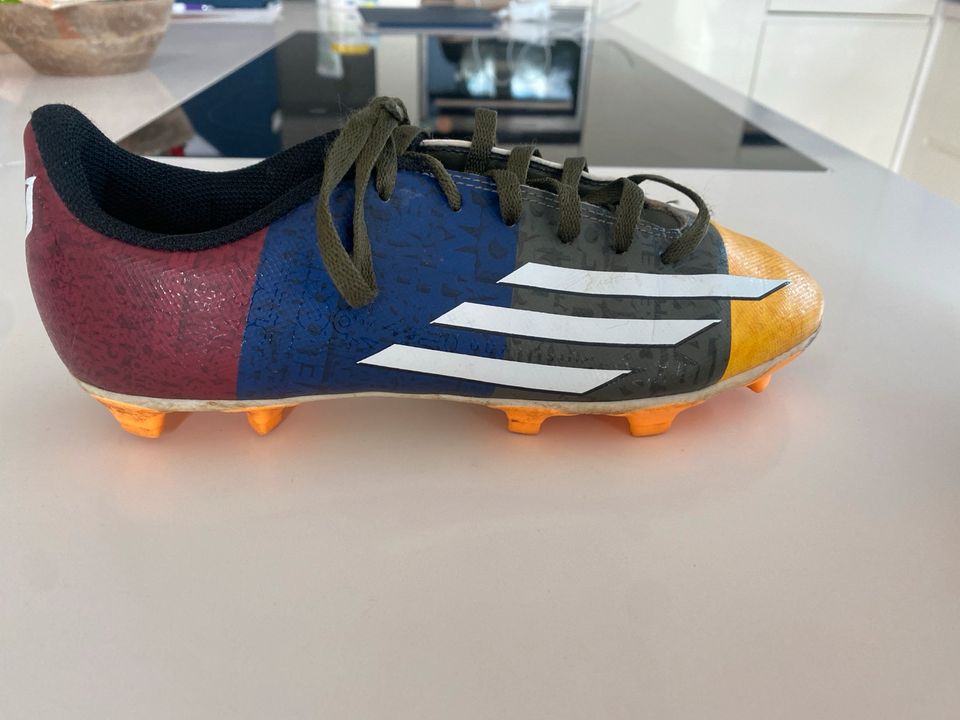 Adidas Stollenschuhe Fußball Gr. 38 sehr guter Zustand in Gauting