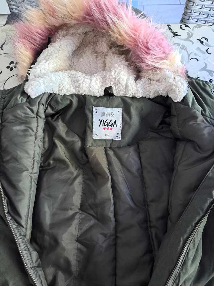 Mädchen Winterjacke 140 in Castrop-Rauxel