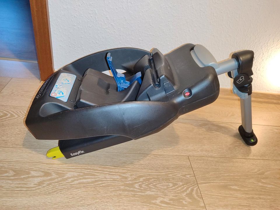 Maxi Cosi Cabriofix + Station Easyfix (Babyschale, Kindersitz) in Markkleeberg