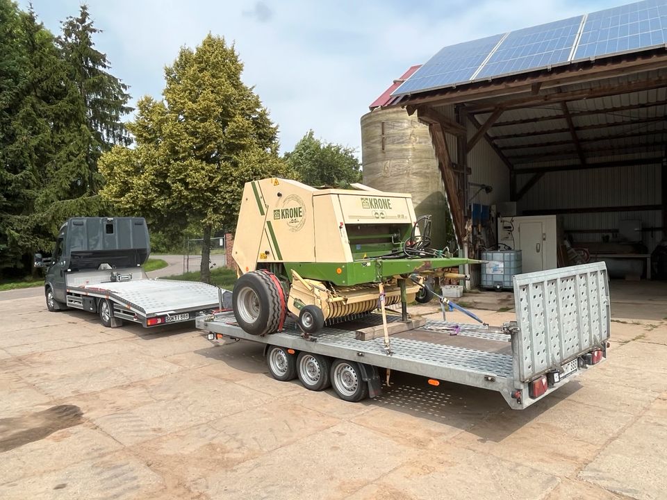 Transporte von Traktoren Baumaschinen Fahrzeugen in Kranichfeld