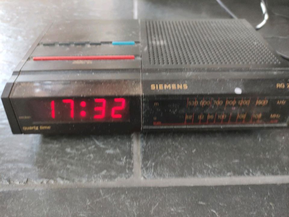 Siemens Radiowecker RG 274 aus den 80ern Retro Vintage in Panketal