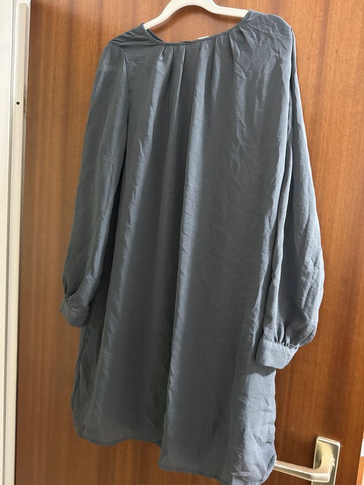 Kleid für Damen in Köln