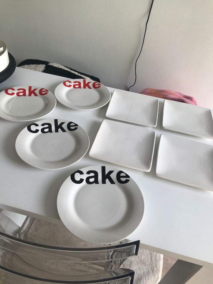 8 Dessertteller Cake Westwing Porzellan weiß Teller H&M Home Quad in Hamburg