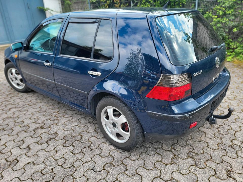 Volkswagen Golf 4 1,6L Automatik in Emmendingen