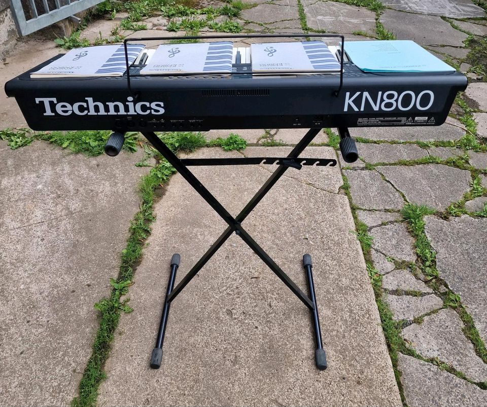 Keyboard Technics KN 800 in Allendorf