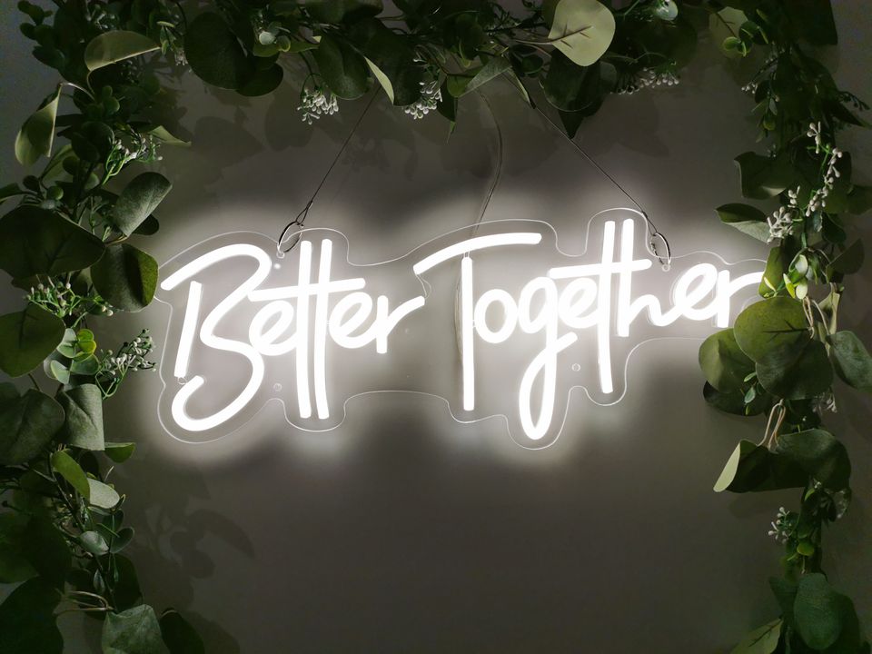 Neon Leuchtschild "S" - Better Together - Hochzeit Vermietung in Halle (Westfalen)