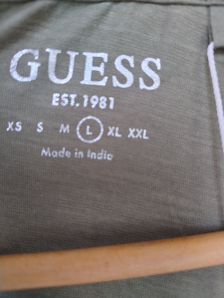 Guess Shirt Gr L olive neu mit Etikett in Seegebiet Mansfelder Land