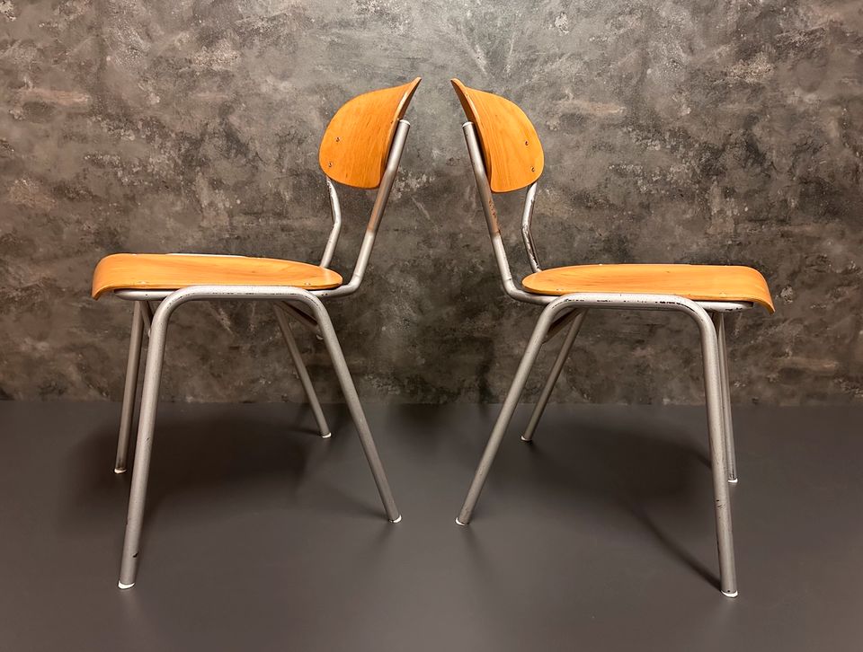 Gebrauchte Stühle Vintage Retro Stapelstühle Gastro Stuhl Café in Bruchköbel