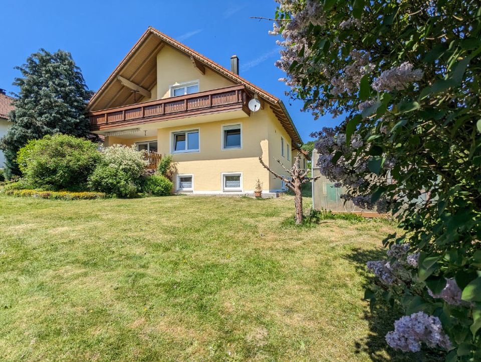 Gepflegtes, großzügiges Haus in Ortsrandlage im bayerischen Wald in Tiefenbach Oberpf