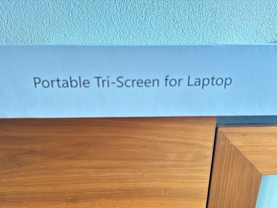 Tri- Screen for Laptop in München