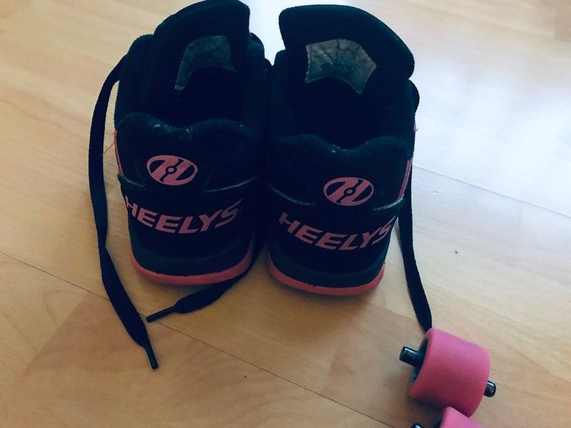 Heelys Mädchen passend bei Gr. 33 in Düsseldorf