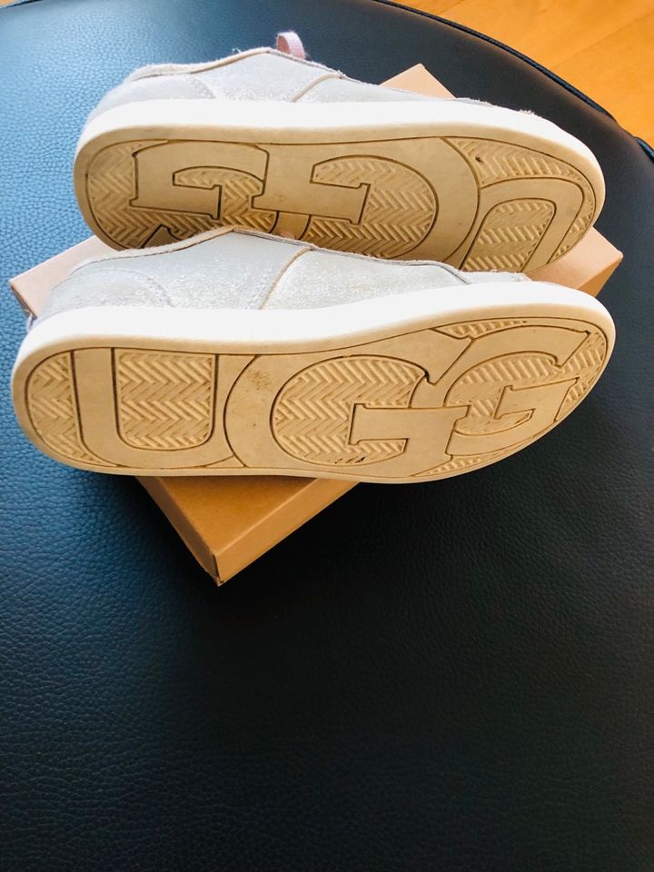 UGG Irvin Metallic Gold Gr 32 Sneaker Sportschuhe Schnürer Ecco in Mönchengladbach