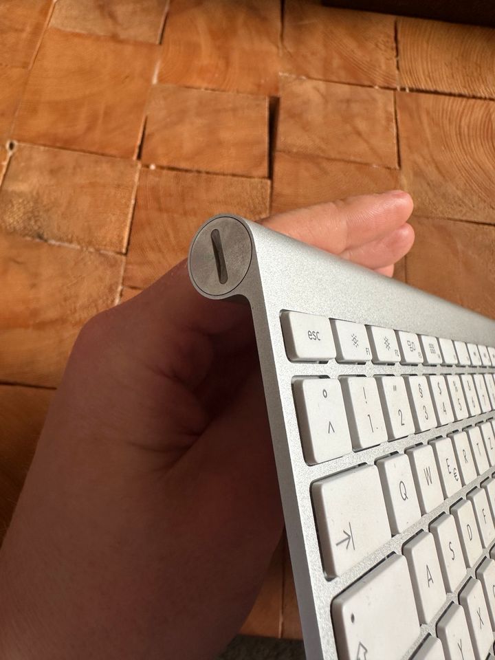 Apple Tastatur (QWERTZ) Bluetooth (A1314) in München