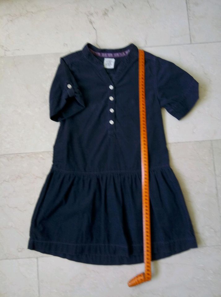 Kleid aus weichem d'blauem Cord, H&M, Gr. 122, sehr guter Zust. in Neubiberg