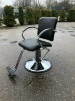 Friseurbedienstuhl mit Fußstütze pro Stück 200 € Nordrhein-Westfalen - Dorsten Vorschau