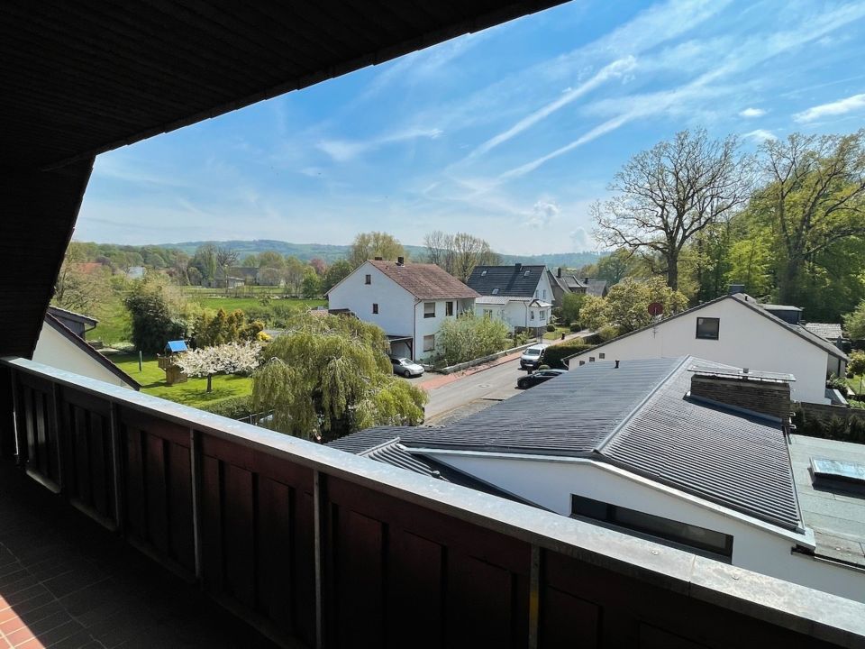 Freundliche Dachgeschosswohnung mit schöner Loggia -- Vermietete Kapitalanlage! in Preußisch Oldendorf