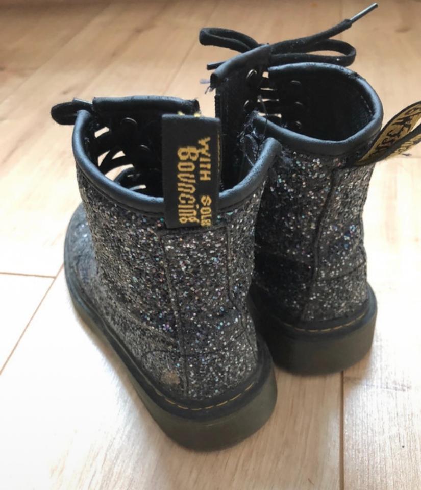 Dr. Martens Stiefel Boots Glitzer Silber schwarz Mädchen Gr 29 in München