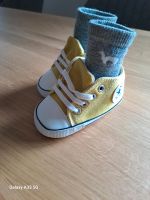 Babyschuhe Chucks Babygeschenk mit Alpakawolle Socken neu Bayern - Ebersberg Vorschau