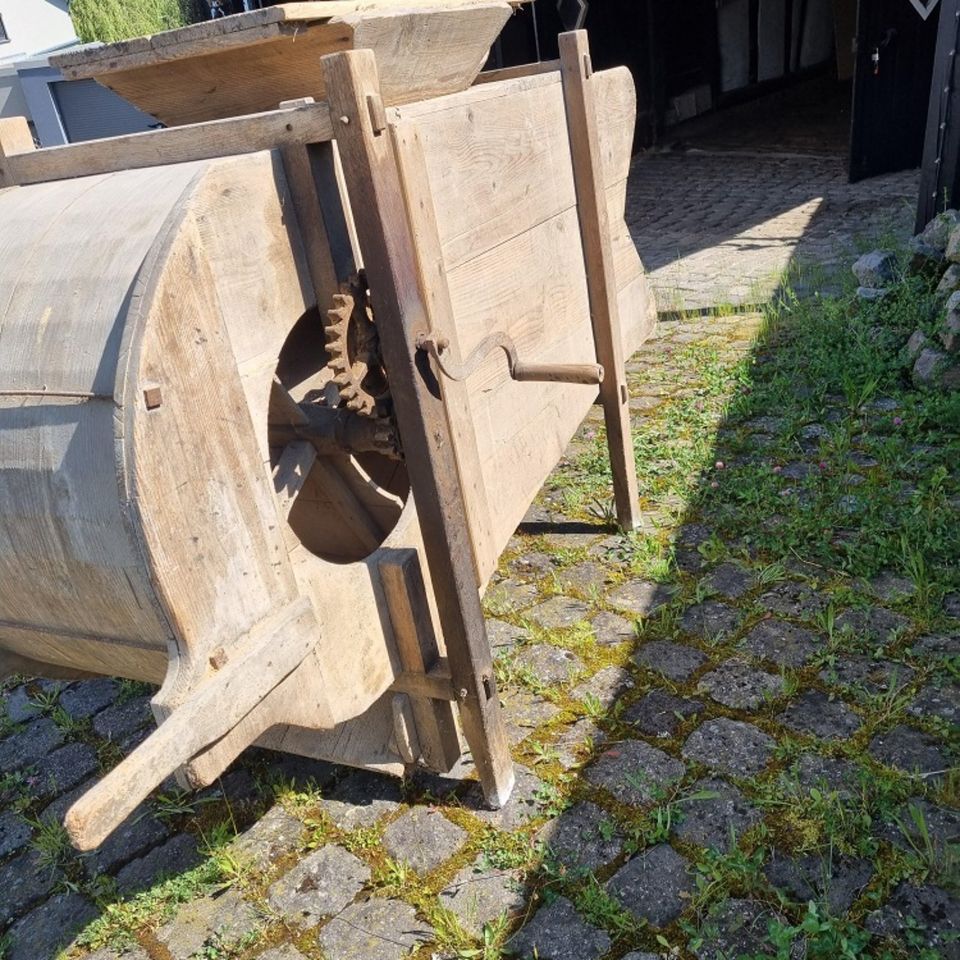 Original Weizenmühle aus Holz 230 x 80 x 140 cm ( LxBxH ) in Eitorf