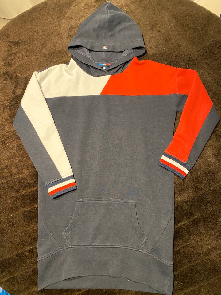 Tommy Hilfiger Kleid, Sweatkleid Pullover lang Gr 140 in Zühlsdorf