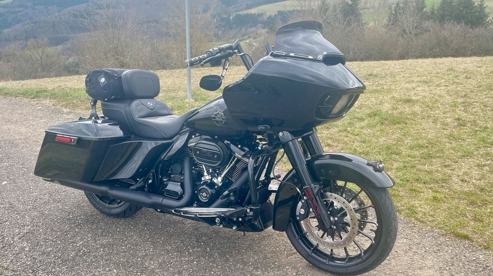 Harley Davidson Road Glide Spezial 114 mit vielen Extras in Hilzingen