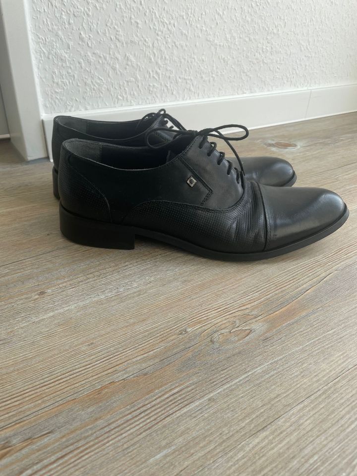 Lackschuhe in Düsseldorf