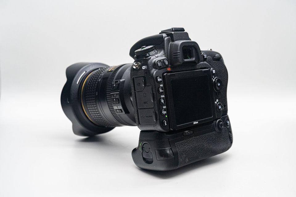 Nikon D750 (<65k)  + Griff + 24-120mm f/1:4 + 50mm f/1:1,8 in Ulm