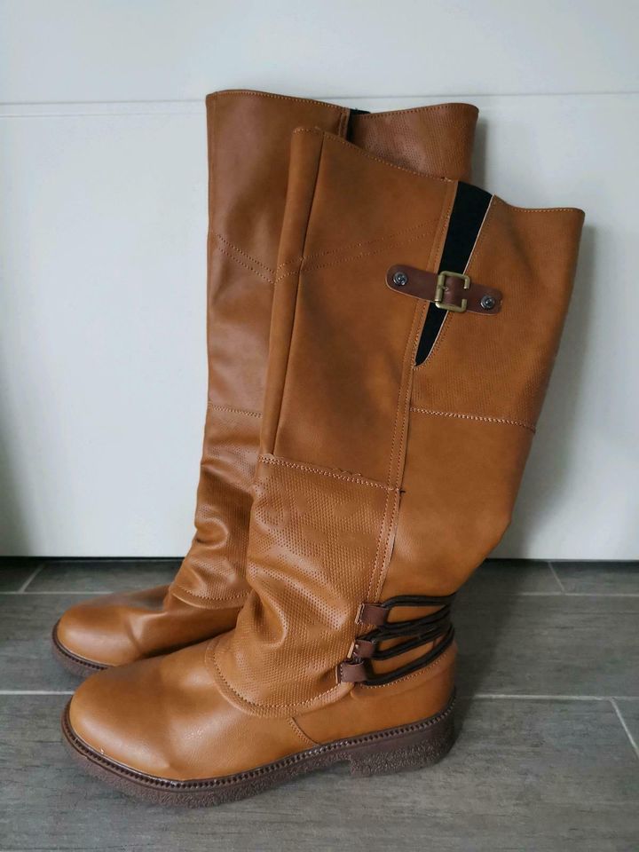 *NEU* Stiefel Größe 39 in Steinebach (Sieg)