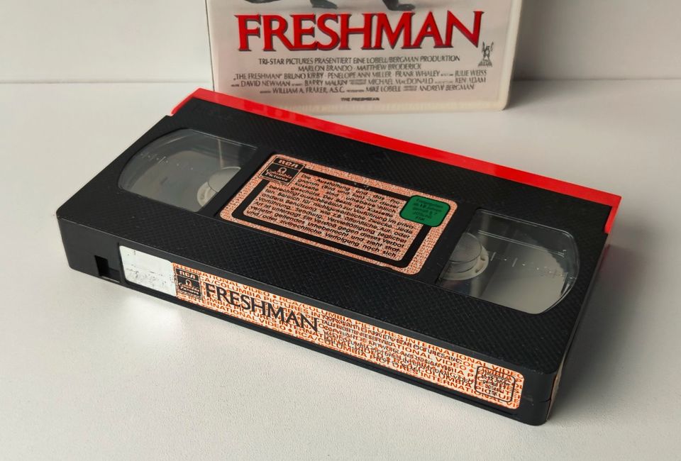 Freshman - Marlon Brando [VHS] Videokassette (RCA-1990) "RARE" in Oer-Erkenschwick