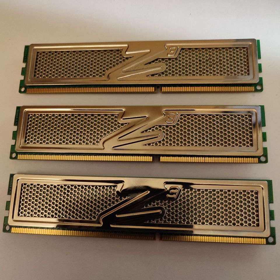 OCZ Platinum 3x1GB Kit DDR3 PC3-10666 1333MHz CL7 OCZ3P1333LV3GK in Hannover