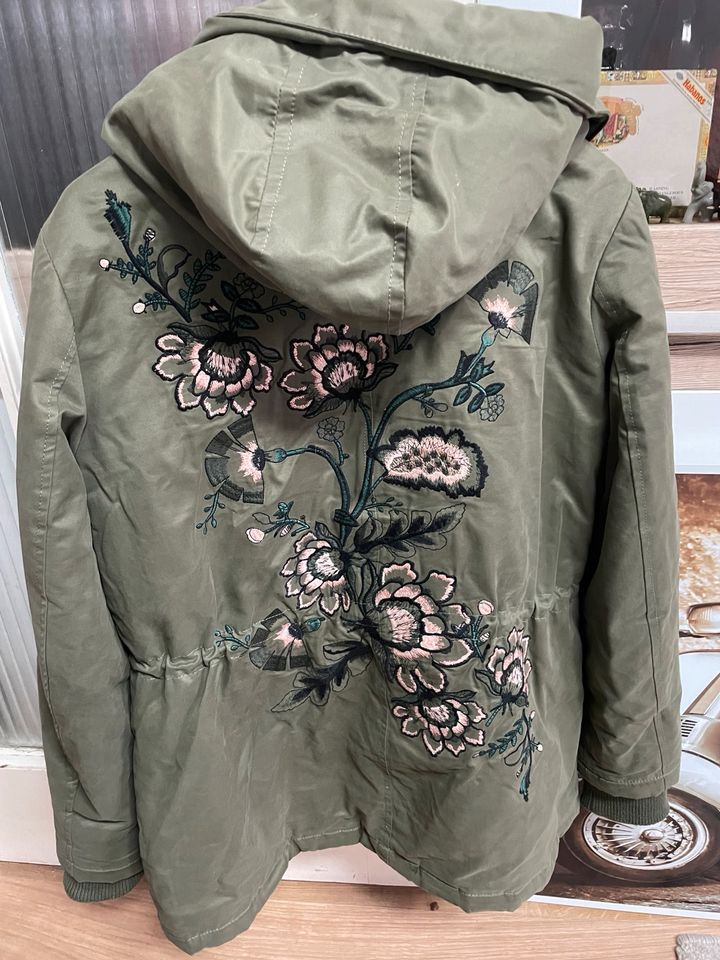 Damen Parka mit Blumen Stickerei in München - Sendling | eBay Kleinanzeigen  ist jetzt Kleinanzeigen