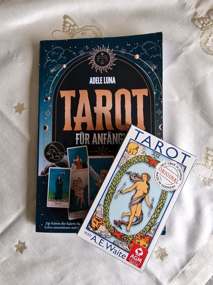 Wait Tarot Karten mit Buch in Dellfeld