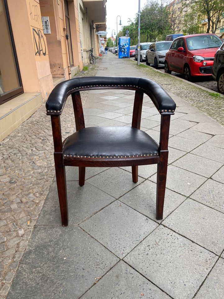 antiker Kapitänsstuhl um 1890, neu gepolstert in Berlin