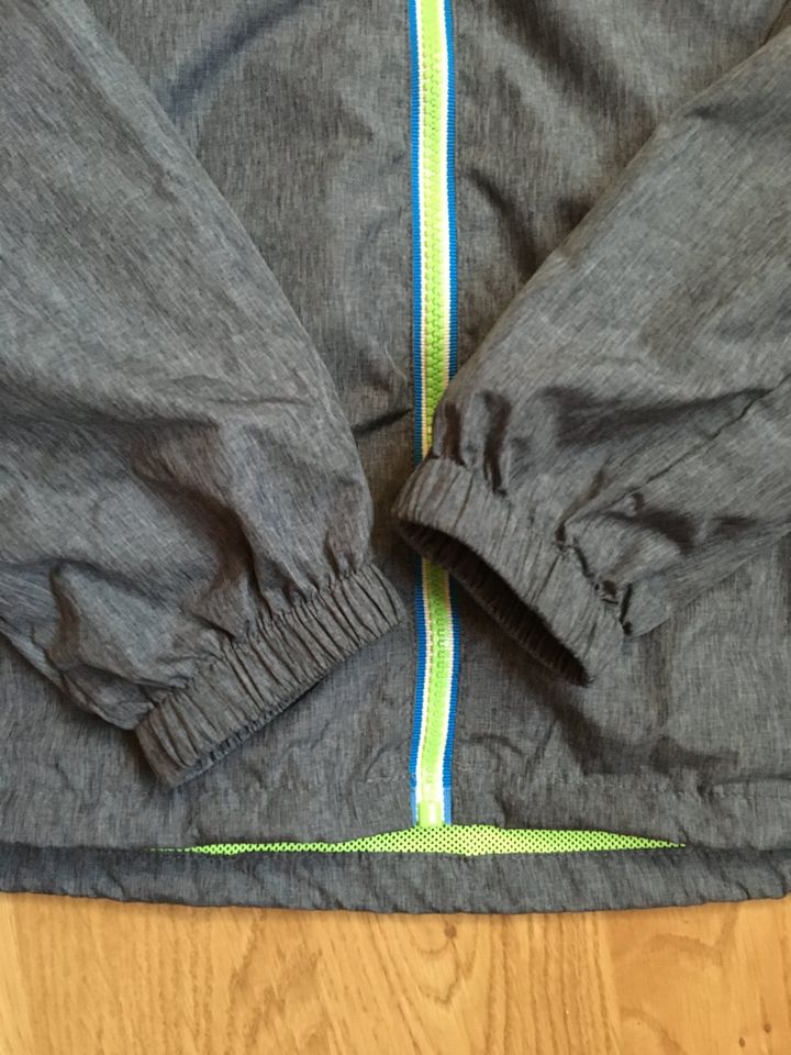 Superdry Windjacke, Windbreaker mit Kapuze, Größe L, Neuwertig in Becherbach