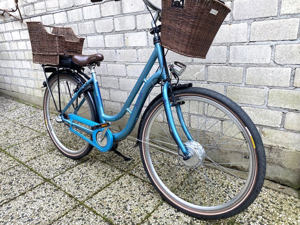 FISCHER E-Bike ER1804 Damenrad Fahrrad 28“ RH 48cm Blau in Düsseldorf