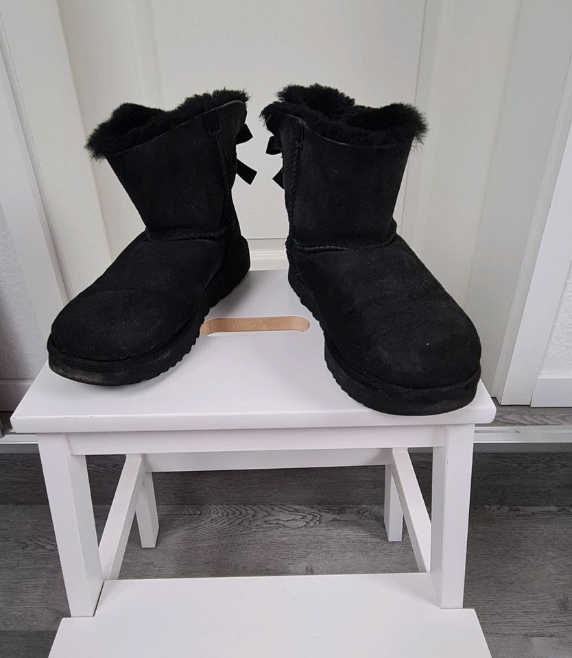 Schwarze UGG  Mini Baily Gr. 39 in Hümmerich