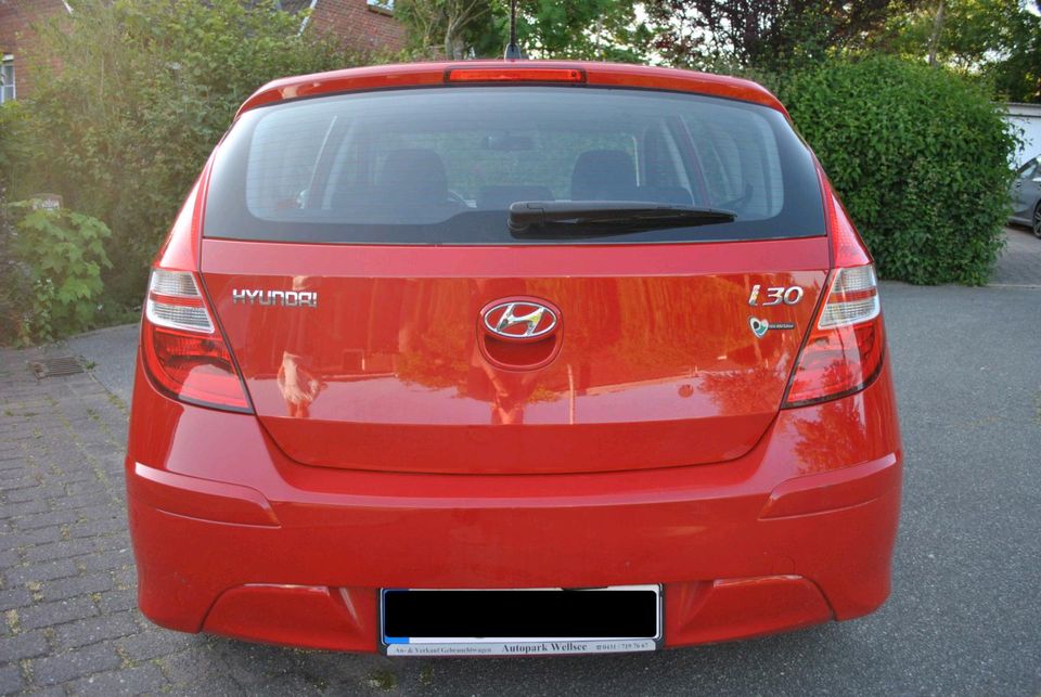 Hyundai i30 1.4 109 PS / TÜV 08.25 in Leck