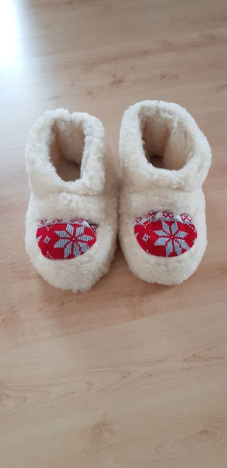 Fluffig, warme, gemütlich, heimliche Woll-Schuhe. NEU in Erding